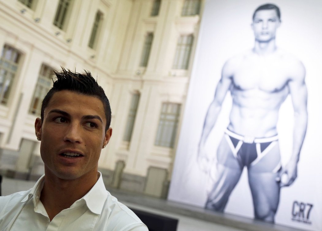 Cristiano Ronaldo při představení vlastní kolekce spodního prádla