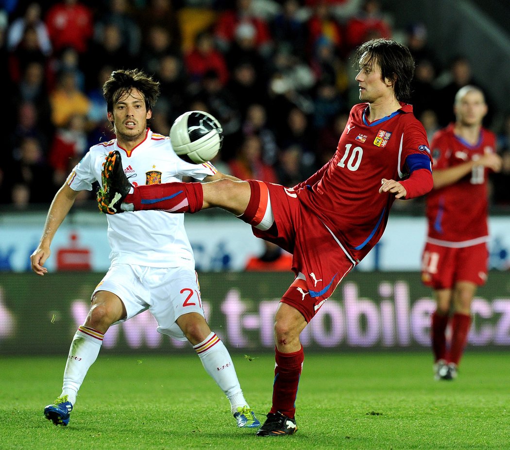 2011. Tomáš Rosický při kvalifikačním utkání proti Španělsku.