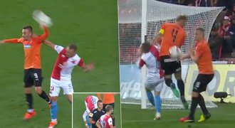 Dvě penalty po minutě pro Slavii! Sudí bitvu zvládl, zaváhal jen asistent