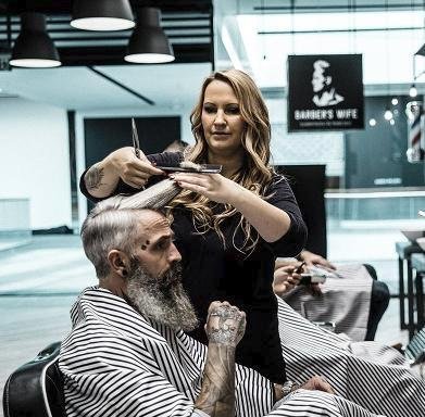 Účes fotbalistů hodnotila kadeřnice a majitelka podniku Barber´s Wife  Žaneta Kaiserová