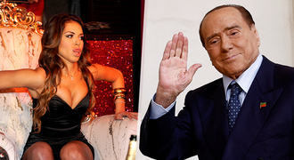 Berlusconiho stimulace týmu: Zaplatím autobus šlapek!