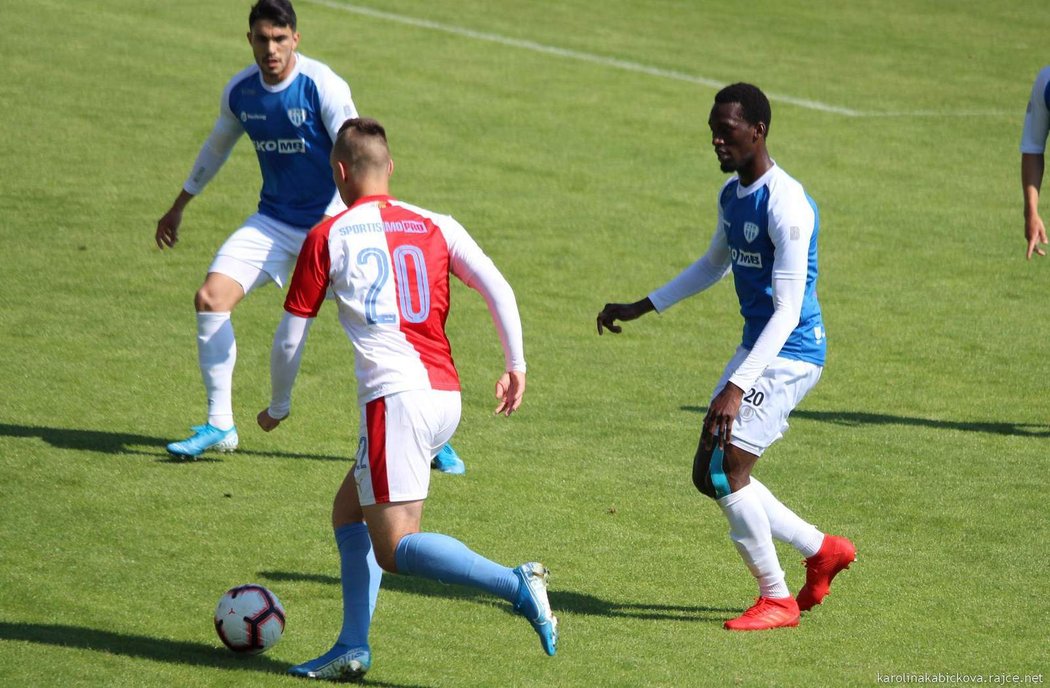 Abdallah Sima v dresu Táborska, při zápase proti rezervě Slavie na sebe upozornil... a teď je z toho fotbalová pohádka.