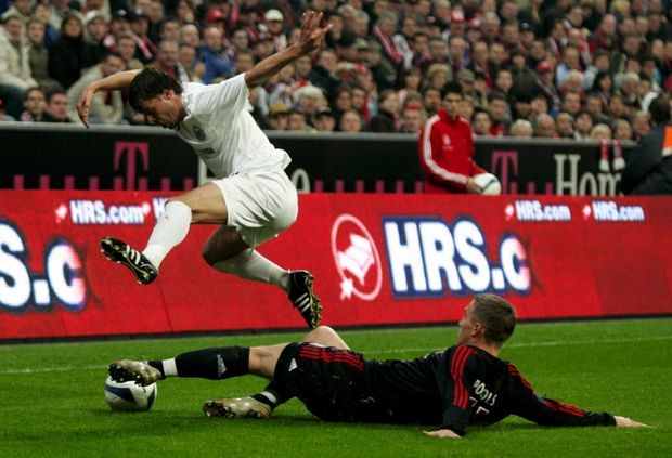 Radek Šírl na cestě za vítězství v Poháru UEFA. Radek Šírl na cestě za vítězství v Poháru UEFA.