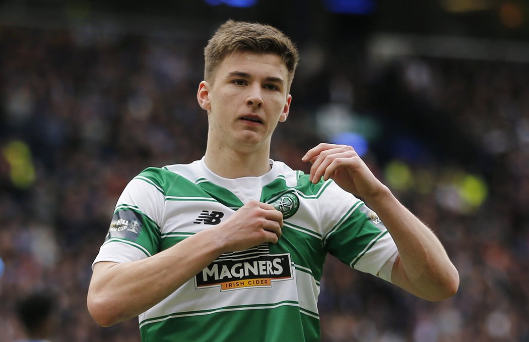 Kieran Tierney slaví po druhém gólu Celtiku