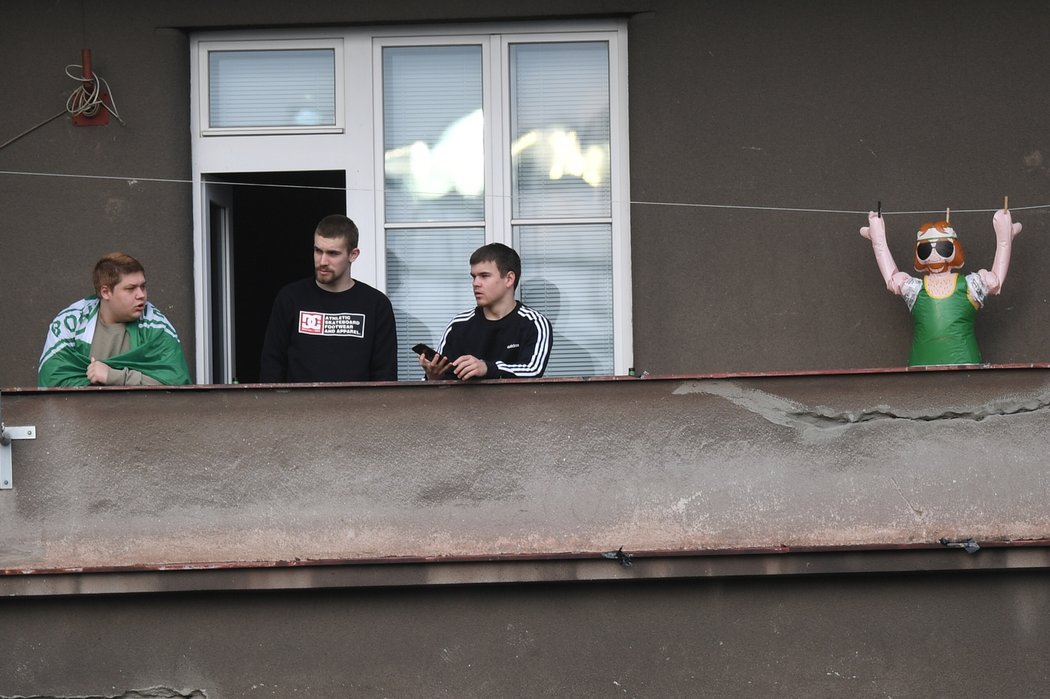 Fanoušci Bohemians sledovali derby se Slavií z okolních balkonů