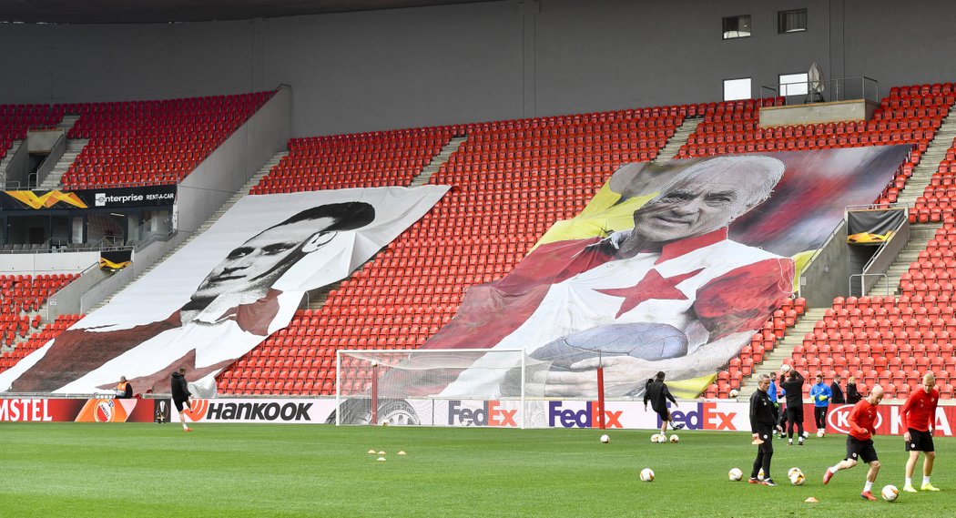 Tribuna Sever na stadionu Slavie bude nebude kvůli trestu od UEFA plně obsazená a částečně zůstane zakrytá plachtami