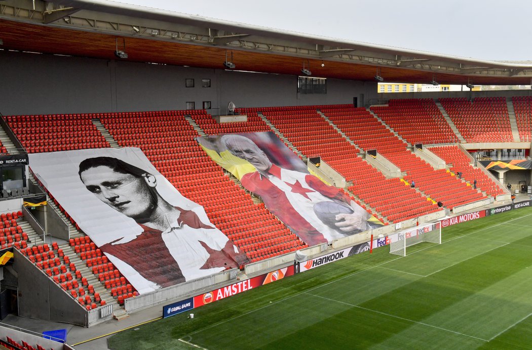 Tribuna Sever na stadionu Slavie bude nebude kvůli trestu od UEFA plně obsazená a částečně zůstane zakrytá plachtami