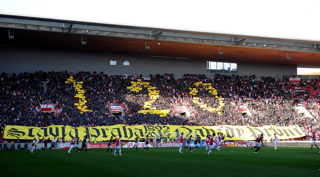 Při loňském derby si fanoušci Slavie připomněli 120. výročí od založení klubu