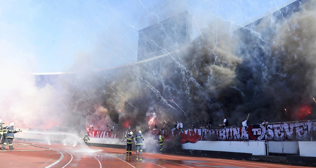 Slávističtí fanoušci se postarali o přerušení zápasu