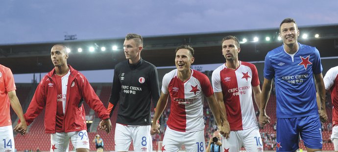 Děkovačka fotbalistů Slavie po výhře nad Levadií Tallinn 2:0