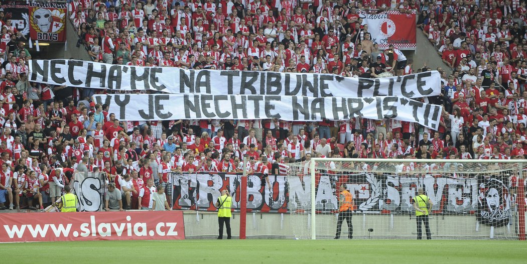 Fanoušci Slavie hnali svůj tým za postupem