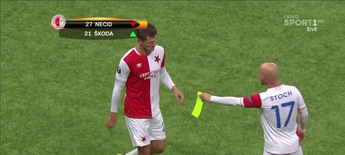 Stoch zkouší dát kapitánskou pásku Necidovi, tan ji ovšem odmítá předat Škodovi.