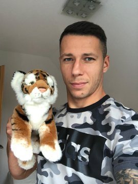 Plyšový tygr a bývalý obránce Slavie Marek Suchý