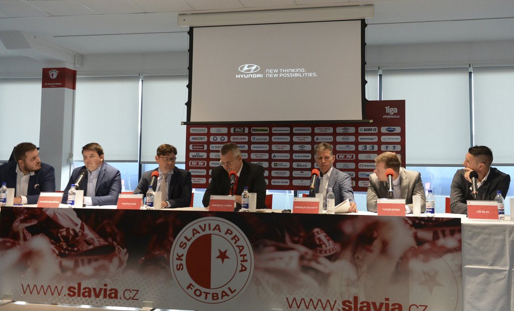 Tisková konference Slavie, na které představili nového trenéra Jaroslava Šilhavého