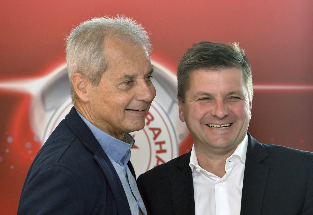 Prezident Slavie Jiří Šimáně s trenérem Dušanem Uhrinem