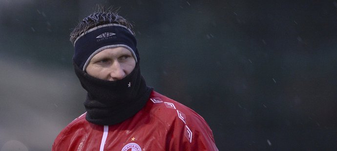 Kapitán Slavie Milan Škoda na prvním tréninku po zimní pauze
