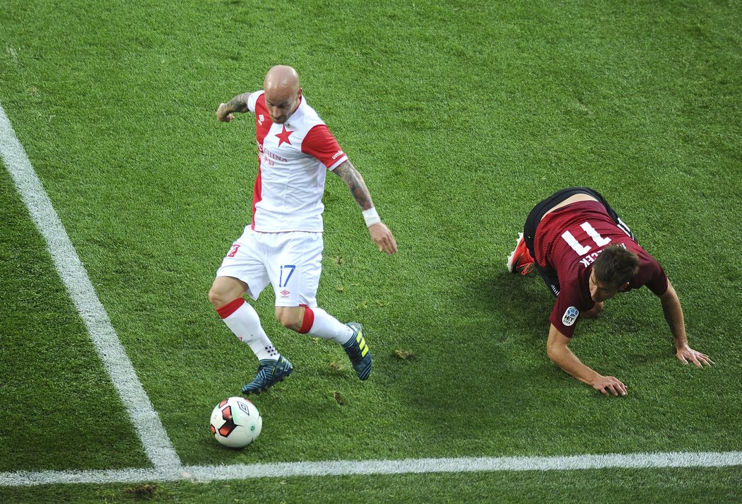 Miroslav Stoch patřil v derby mezi nejvýraznější hráče Slavie