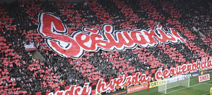 Choreografie fanoušků Slavie při derby proti Spartě