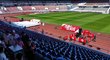 Pohled na strahovský stadion dvě hodiny před výkopem zápasu Slavie