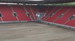 Stadion Slavie je nyní úplně bez trávníku