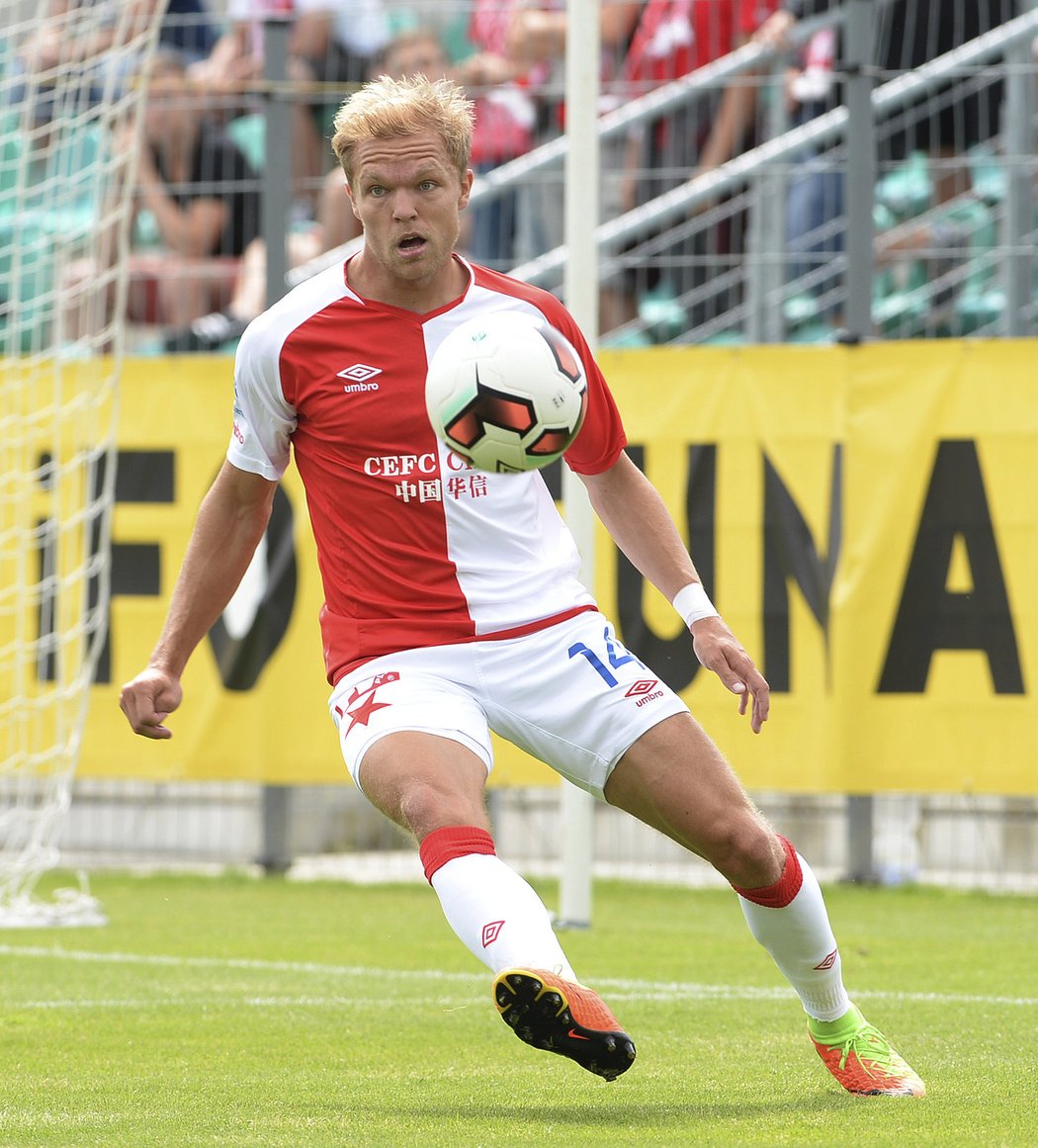 Útočník Mick van Buren při přípravě Slavie