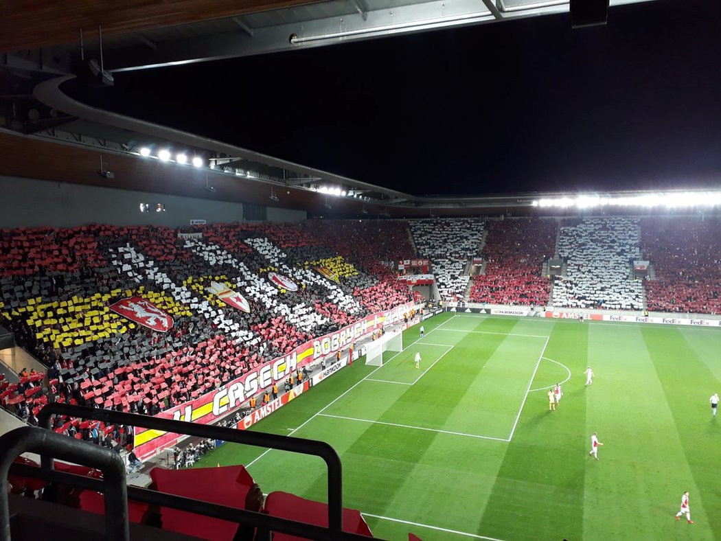 Pohled na choreografii ke 125. výročí založení Slavie