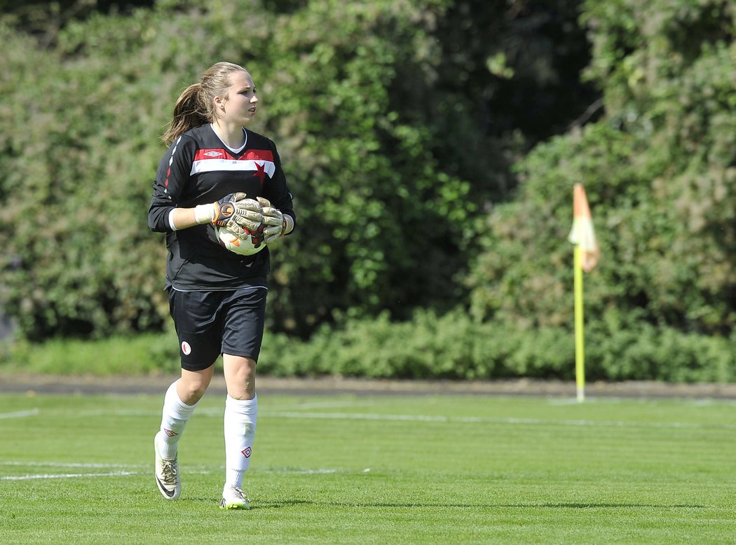 Brankářka Slavie Barbora Votíková se těší, že si zahraje na stadionu pro mužské EURO 2016