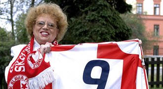 Smutek ve Slavii! Zemřela nejslavnější fanynka Blanka Ziková (†85)