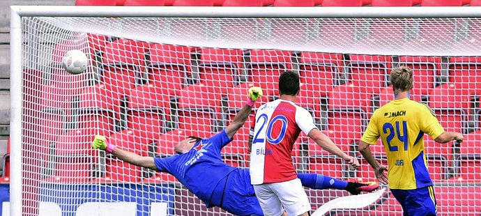 Fotbalisté Zlína si na Slavii překvapivě vypracovali v první půli dvougólový náskok