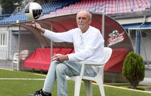 Nekonečný boj fotbalové legendy: Jiří Sloup: Rvu se s rakovinou!