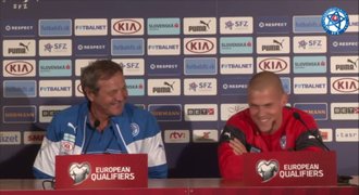 Škrtel a spol. klepou EURO na dveře, ale stydí se: Tlumočnice zesměšnila své Slováky!