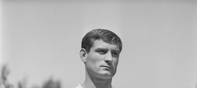 Bývalý československý fotbalový reprezentant Vladimír Weiss nejstarší zemřel ve věku 78 let.