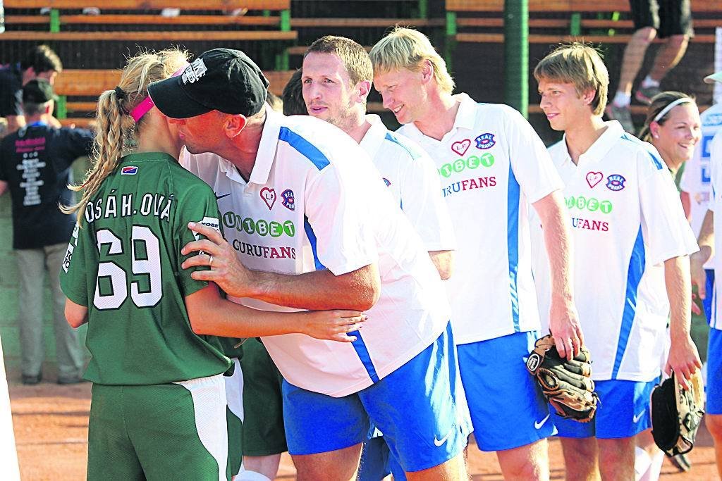 Při rozlouční s hráčkami Eagles, mistryněmi republiky, padlo i několik pusinek.