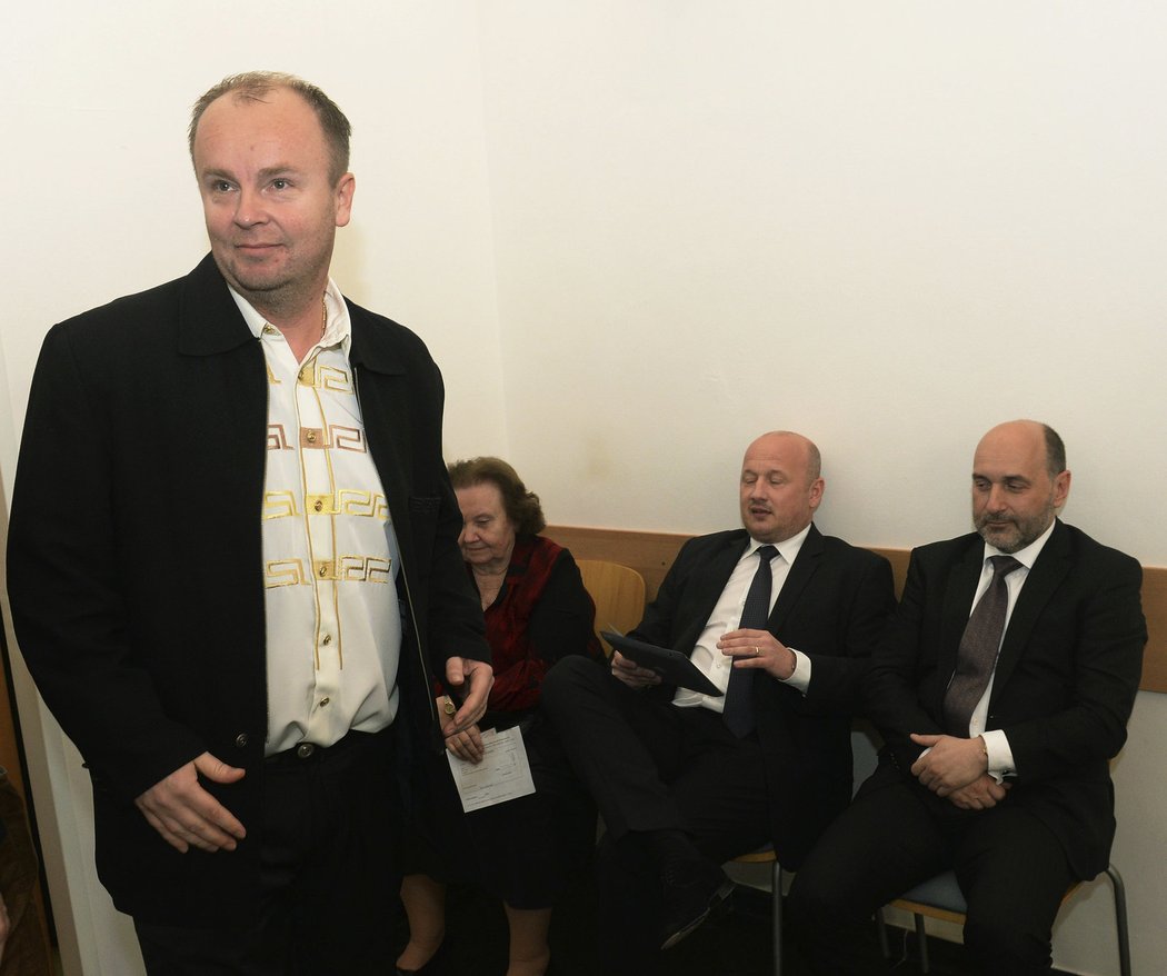 U soudu se setkal Martin Svoboda alias Chřestýš i s šéfy fotbalové Plzně Adolfem Šádkem a Tomášem Paclíkem