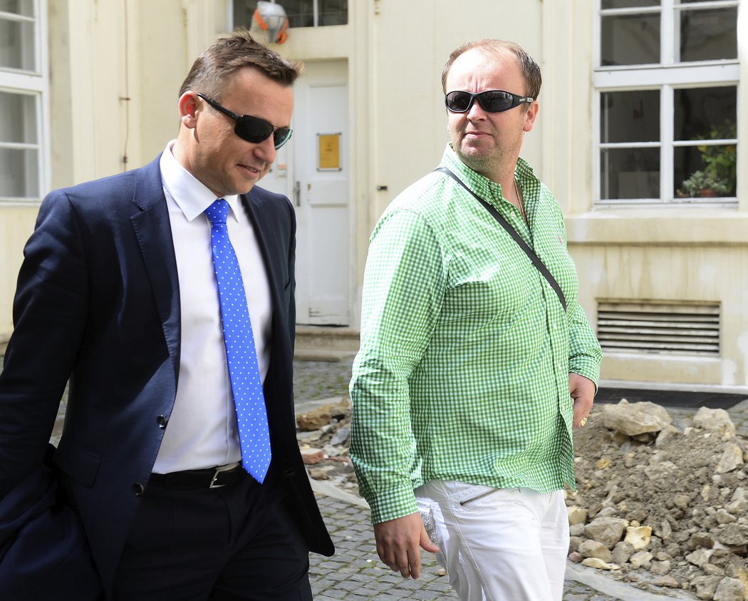 Bez trestu opustil Martin Svoboda soudní budovu v doprovodu svého advokáta