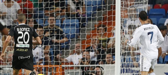 Real Madrid se může na góly Cristiana Ronalda spolehnout, Portugalec nezklamal ani v nedělním duelu s Granadou, kdy se trefil hned dvakrát