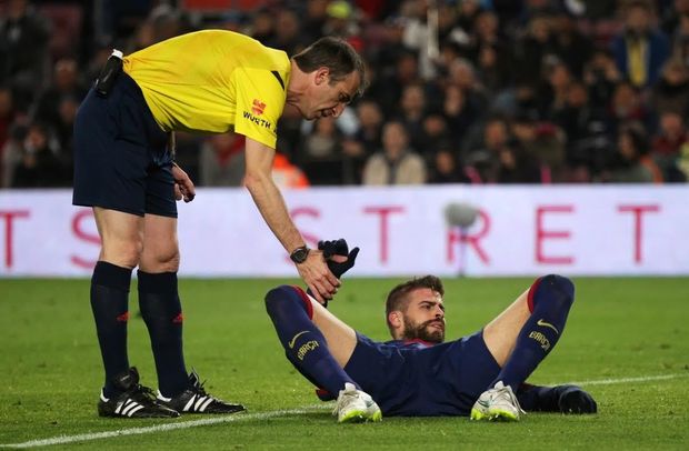 Barcelonský Gerard Piqué v nominaci na Zlatý míč také chybí Barcelonský Gerard Piqué v nominaci na Zlatý míč také chybí