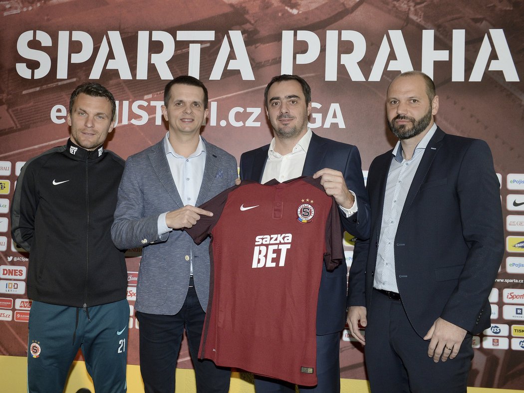 Představení nového partnera Sparty se účastnil útočník David Lafata, marketingový ředitel Sazka Bet Aleš Veselý, generální ředitel Sparty Adam Kotalík a trenér a sportovní ředitel Tomáš Požár