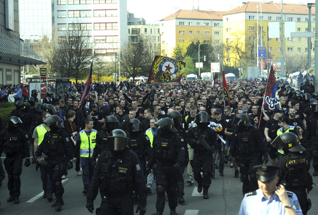 Fanoušci Sparty právě dorazili k Edenu