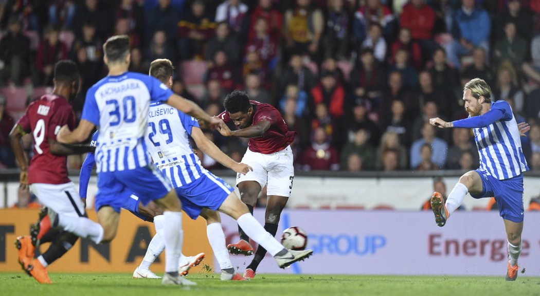 Benjamin Tetteh zvyšuje na 3:0 pro Spartu