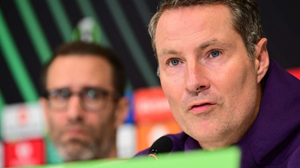 Trenér Sparty Brian Priske na tiskové konferenci