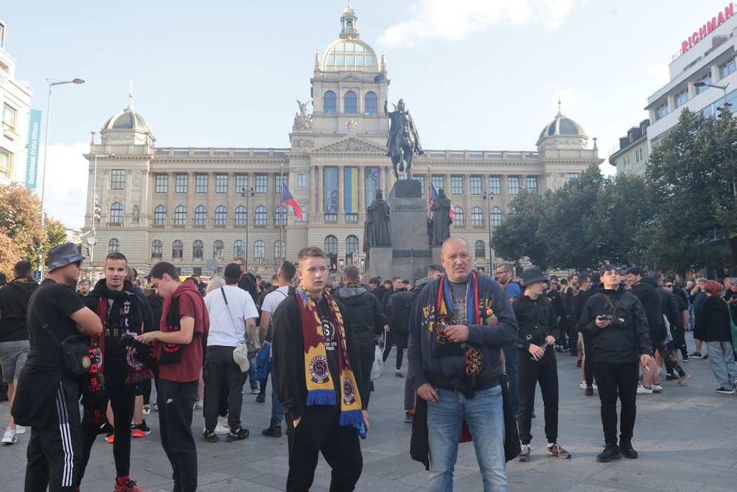 Fanoušci Sparty se sešli před derby na Václavském náměstí