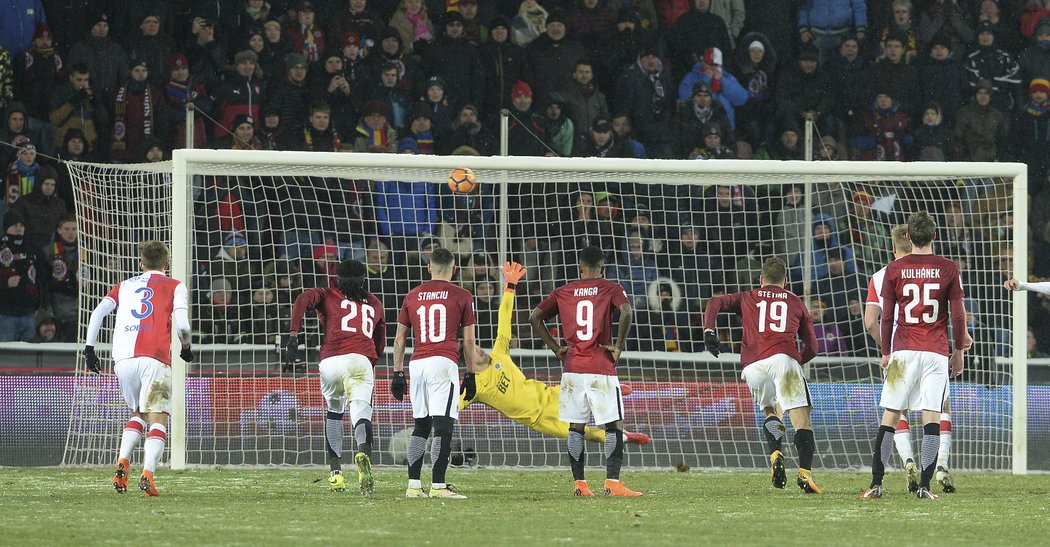 Klíčový moment: kapitán Slavie Milan Škoda srovnal z penalty na 3:3