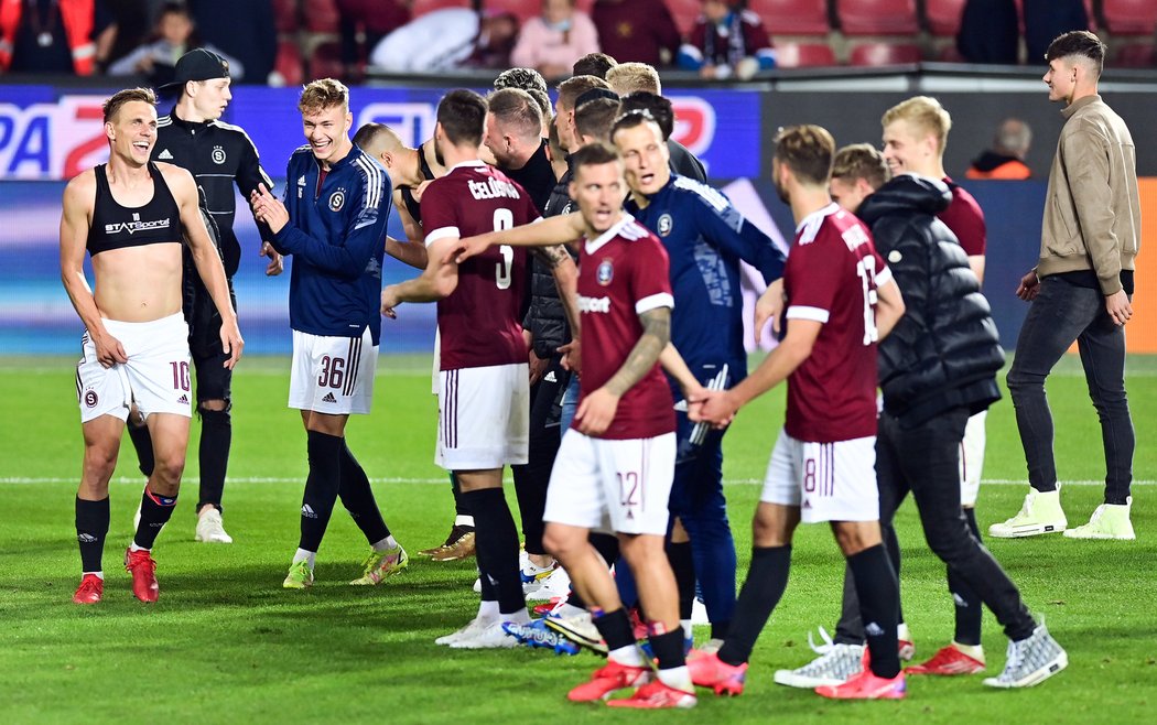 Radost ve sparťanských řadách po vítězství v derby