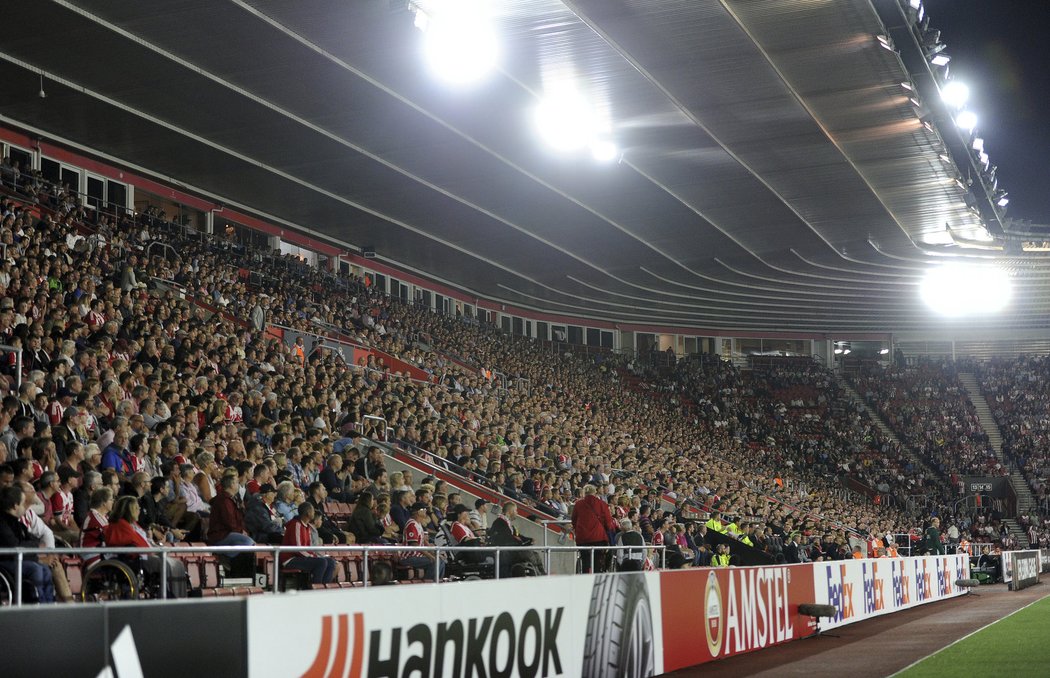 Výhru nad Spartou sledoval zaplněný stadion Southamptonu