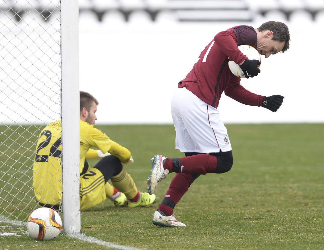 Kanonýr Sparty David Lafata snížil proti Trenčínu na 3:4. V sobotu se Trenčínu postavilo Slovácko a prohrálo 0:1.