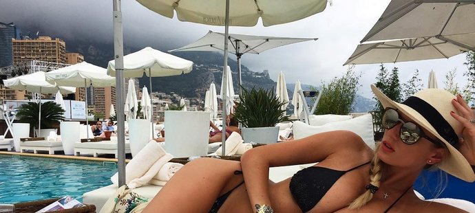 Mazuchova sexy manželka Lena.