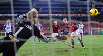 Sparta je ve čtvrtfinále poháru, Znojmo porazila Dočkalovou penaltou