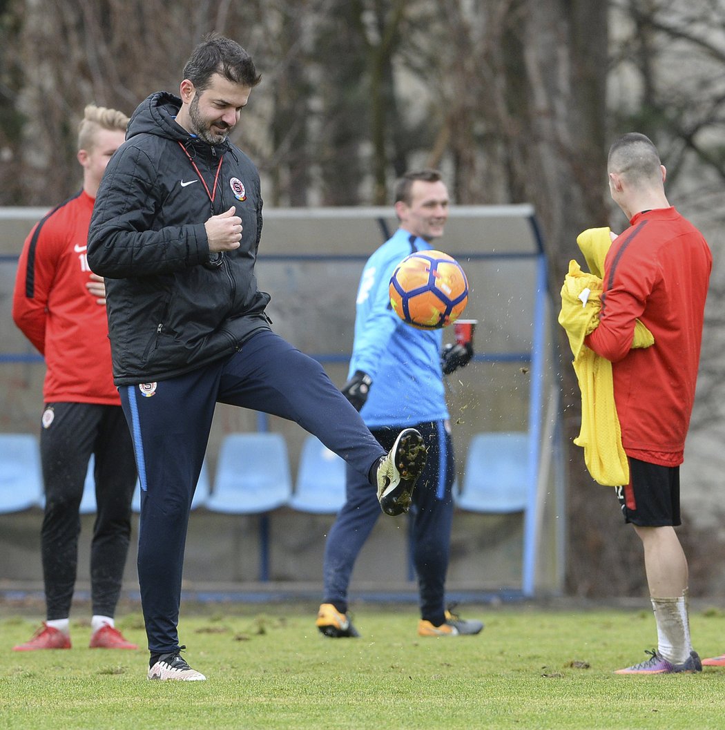 Andrea Stramaccioni přivítal fotbalisty Sparty na prvním tréninku v rámci zimní přípravy