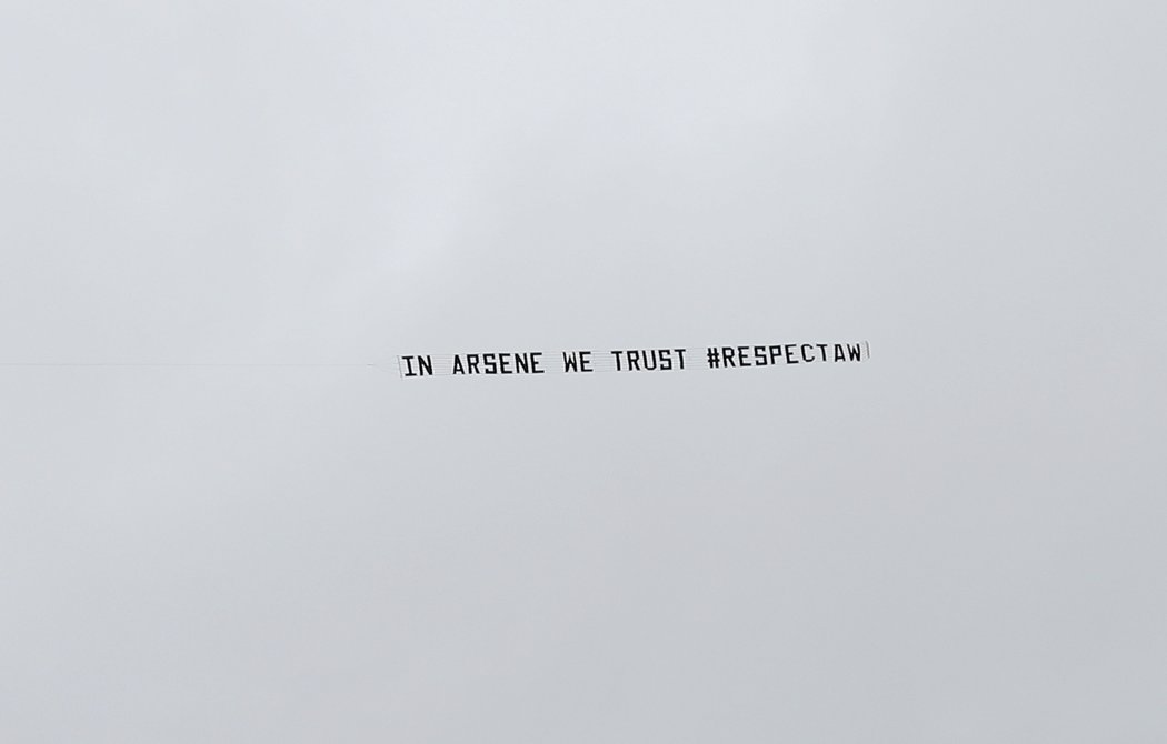 Letadlo podporující manažera Wenger